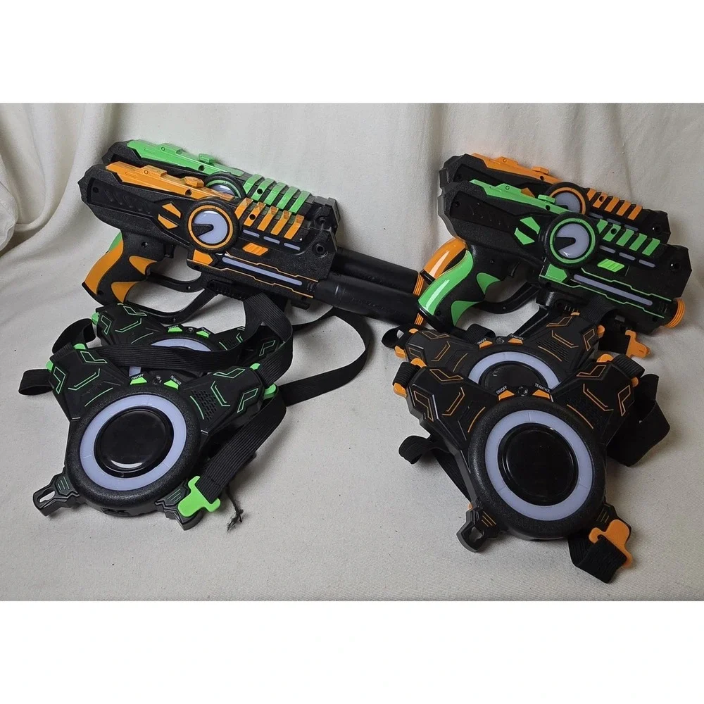 ArmoGear Lazer Tag‎ Set 4 Guns 4 Vests 2 Chargers